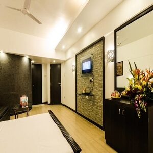 EXECUTIVE ROOMS